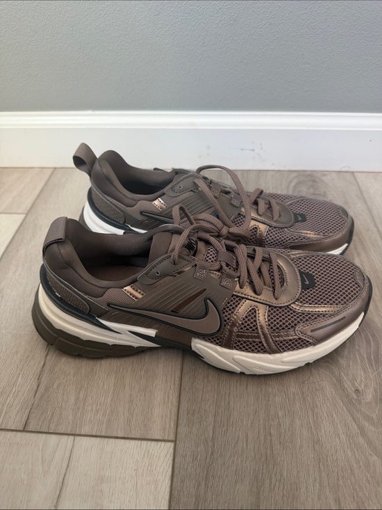 Nike Other - Nike Men's Brown Mesh and Metallic Athletic Sneakers NWOT